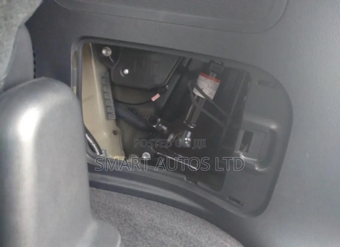 Toyota Land Cruiser 4.6 V8 AX 2018 Black