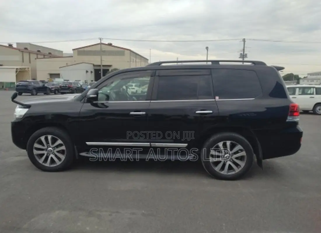 Toyota Land Cruiser 4.6 V8 AX 2018 Black