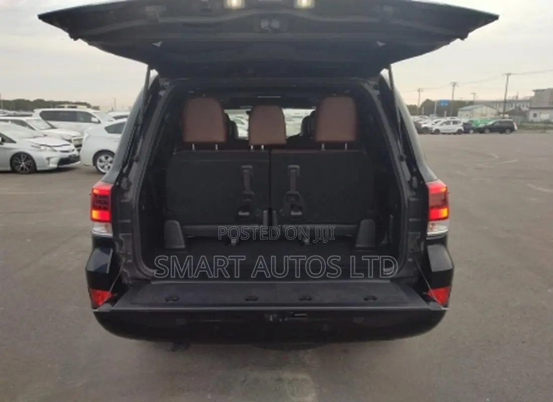 Toyota Land Cruiser 4.6 V8 AX 2018 Black