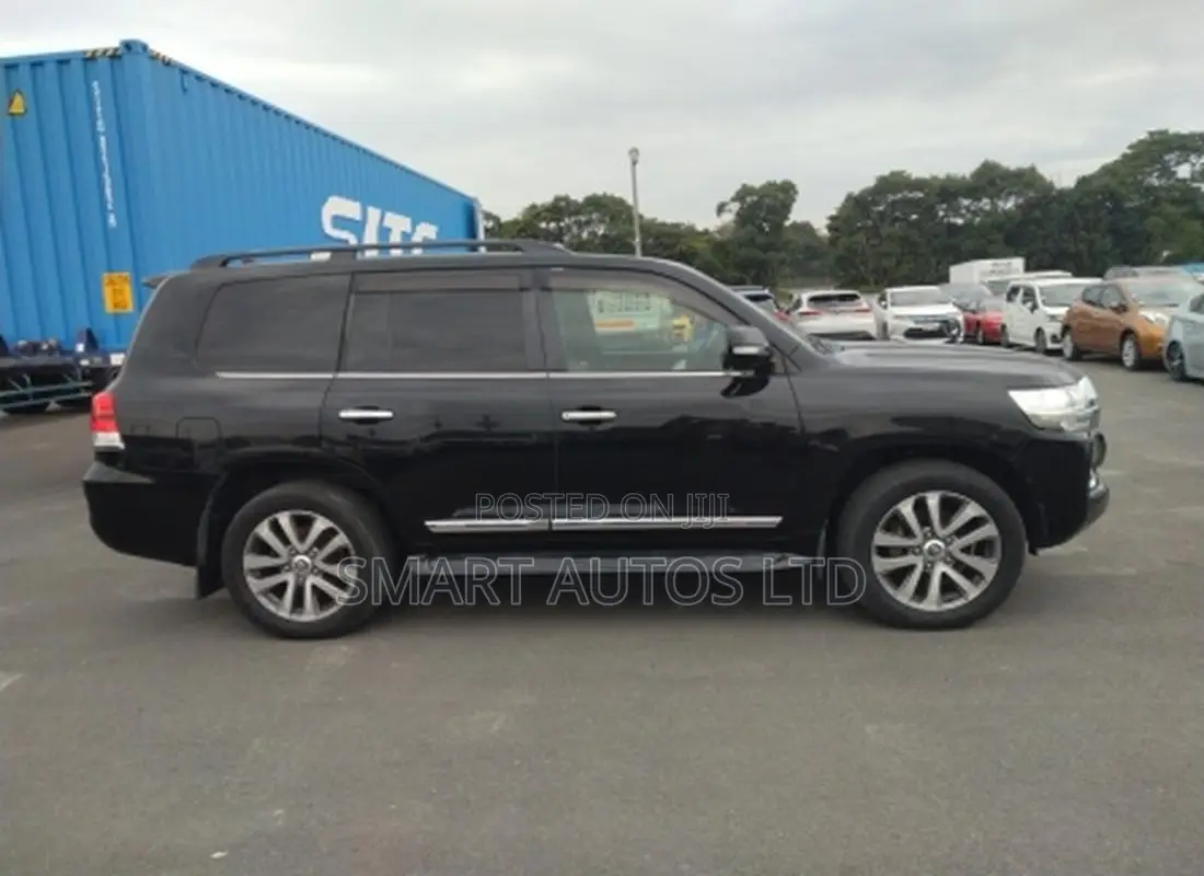 Toyota Land Cruiser 4.6 V8 AX 2018 Black