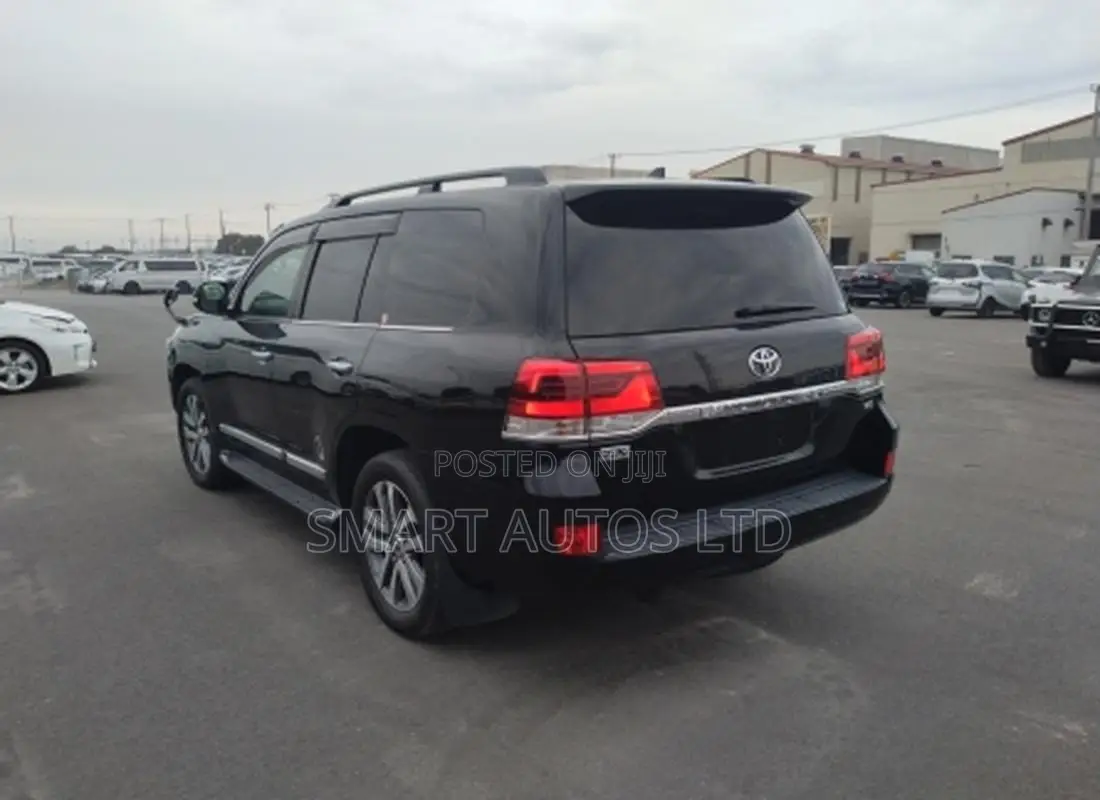 Toyota Land Cruiser 4.6 V8 AX 2018 Black