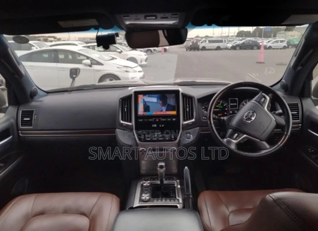Toyota Land Cruiser 4.6 V8 AX 2018 Black