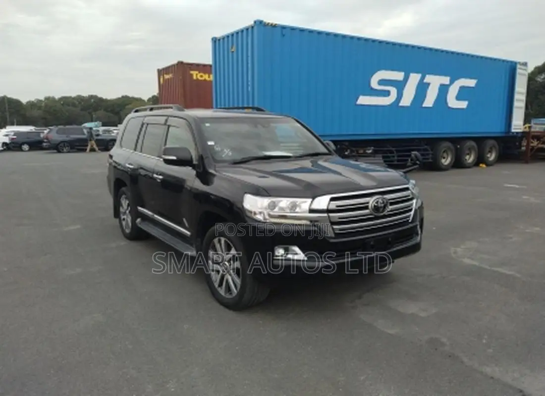 Toyota Land Cruiser 4.6 V8 AX 2018 Black