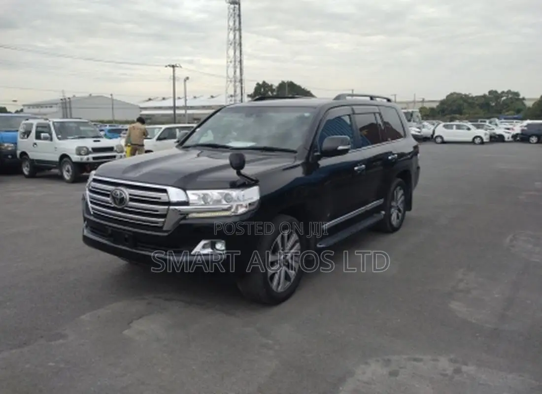 Toyota Land Cruiser 4.6 V8 AX 2018 Black