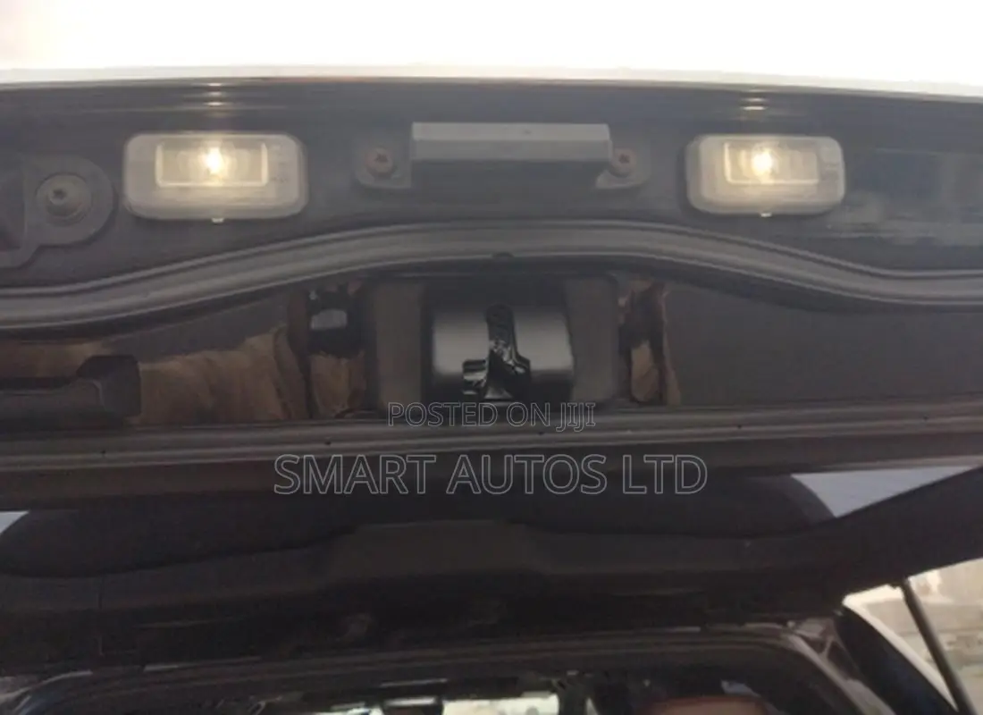 Toyota Land Cruiser 4.6 V8 AX 2018 Black