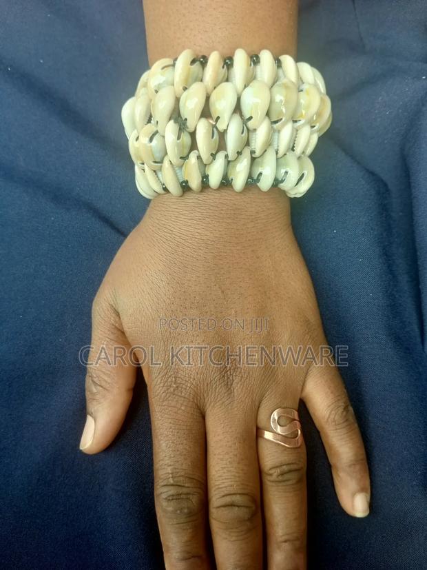 Cowrie Shell Blacelet/ Handcrafted Cowrie Shell Blacelet