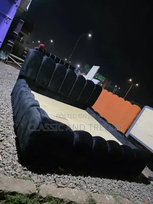 Black Scalloped 5x6 Bed