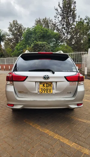 Toyota Corolla Fielder 2017 Silver