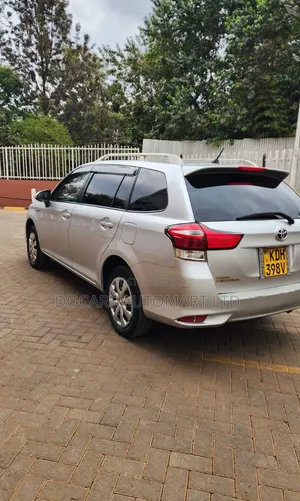Toyota Corolla Fielder 2017 Silver