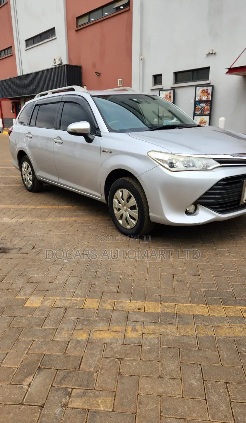 Toyota Corolla Fielder 2017 Silver