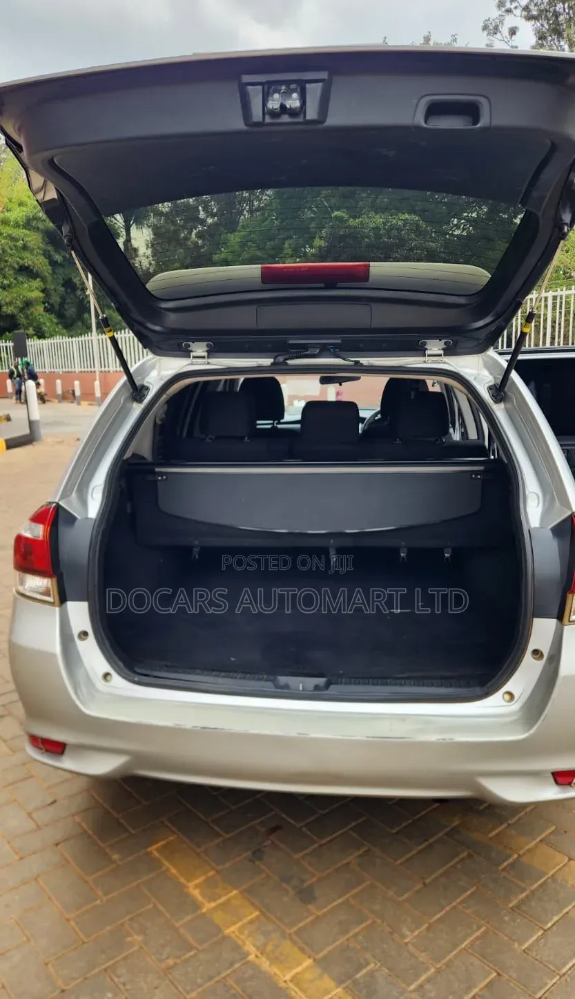 Toyota Corolla Fielder 2017 Silver
