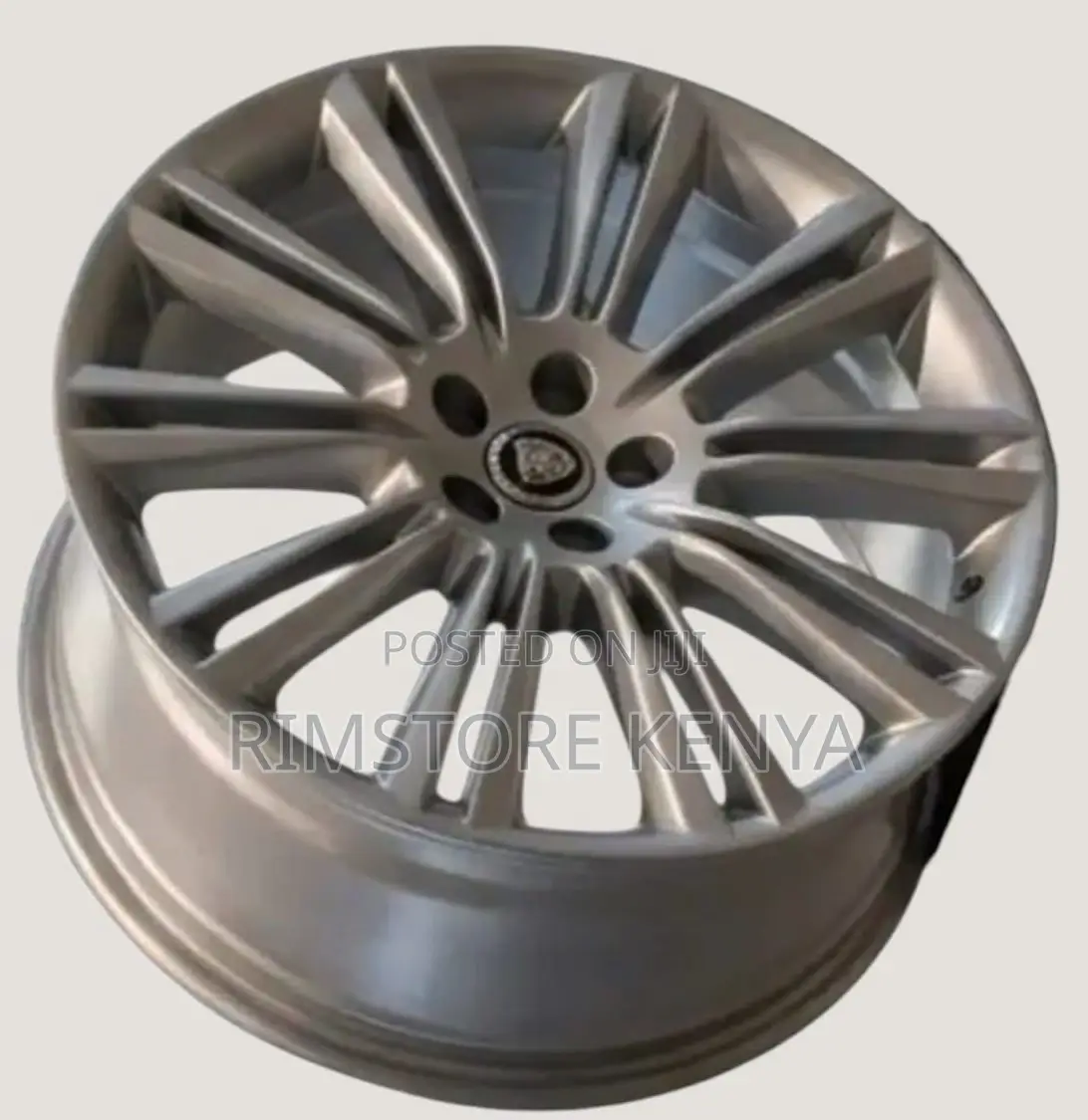 Size 20 Rangerover Evoque, Silver, Full Set.