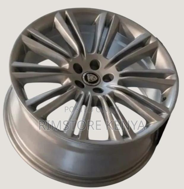 Size 20 Rangerover Evoque, Silver, Full Set.