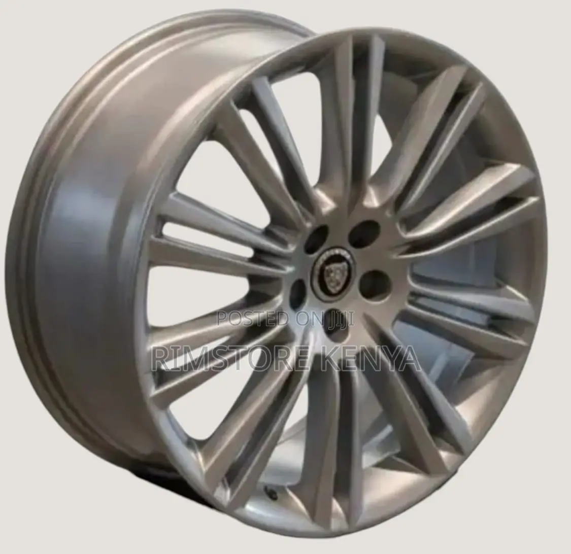 Size 20 Rangerover Evoque, Silver, Full Set.