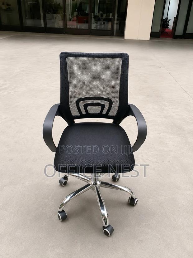 Ergonomic Mesh Office Chair With Armrests Chrome Base - main view