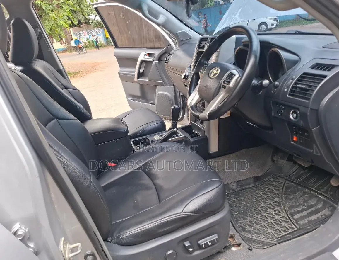 Toyota Land Cruiser Prado 2010 Silver
