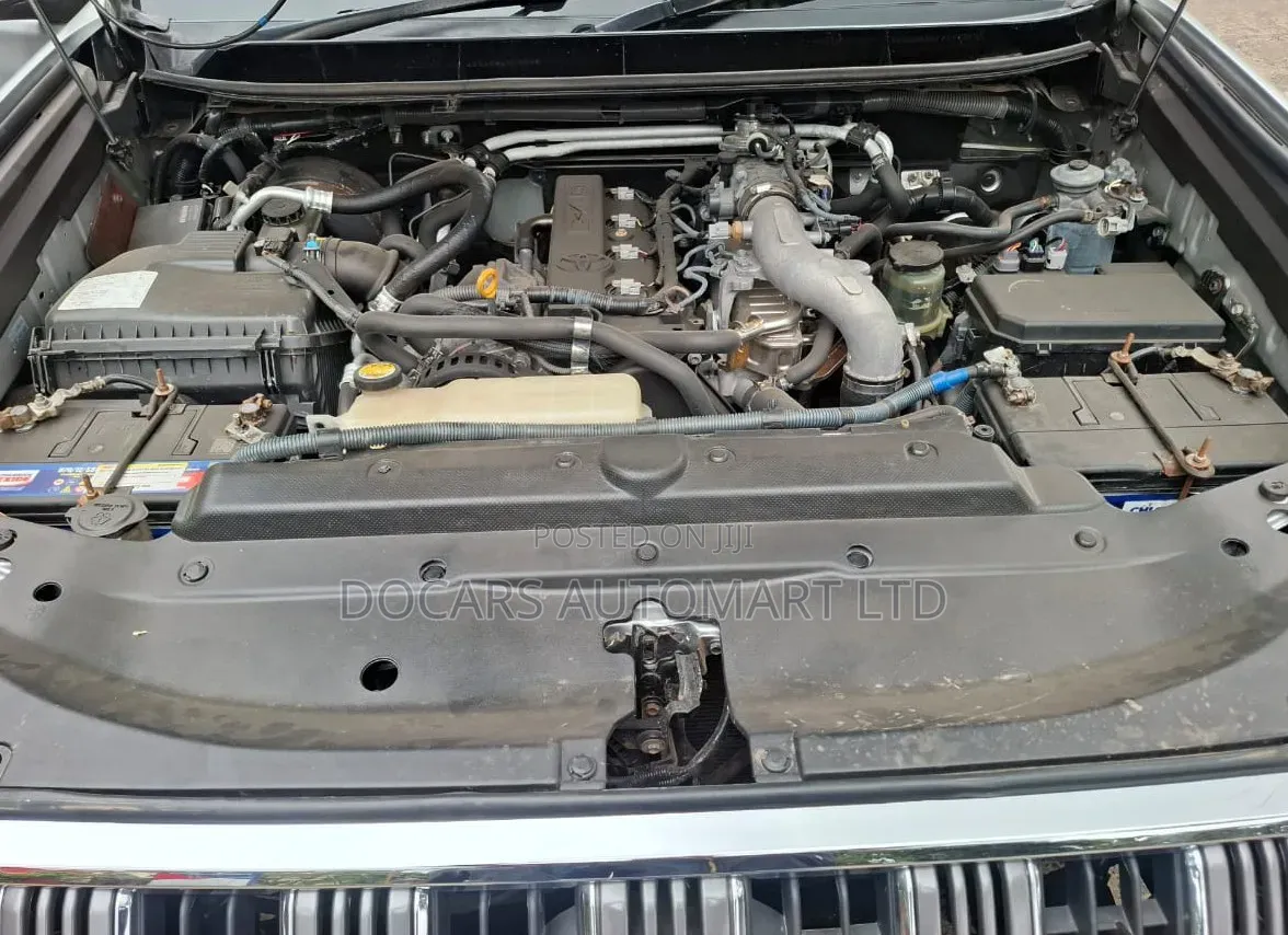 Toyota Land Cruiser Prado 2010 Silver