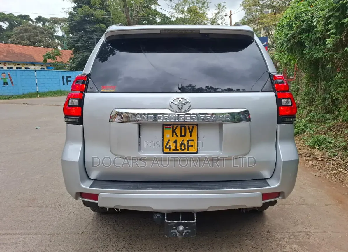 Toyota Land Cruiser Prado 2010 Silver