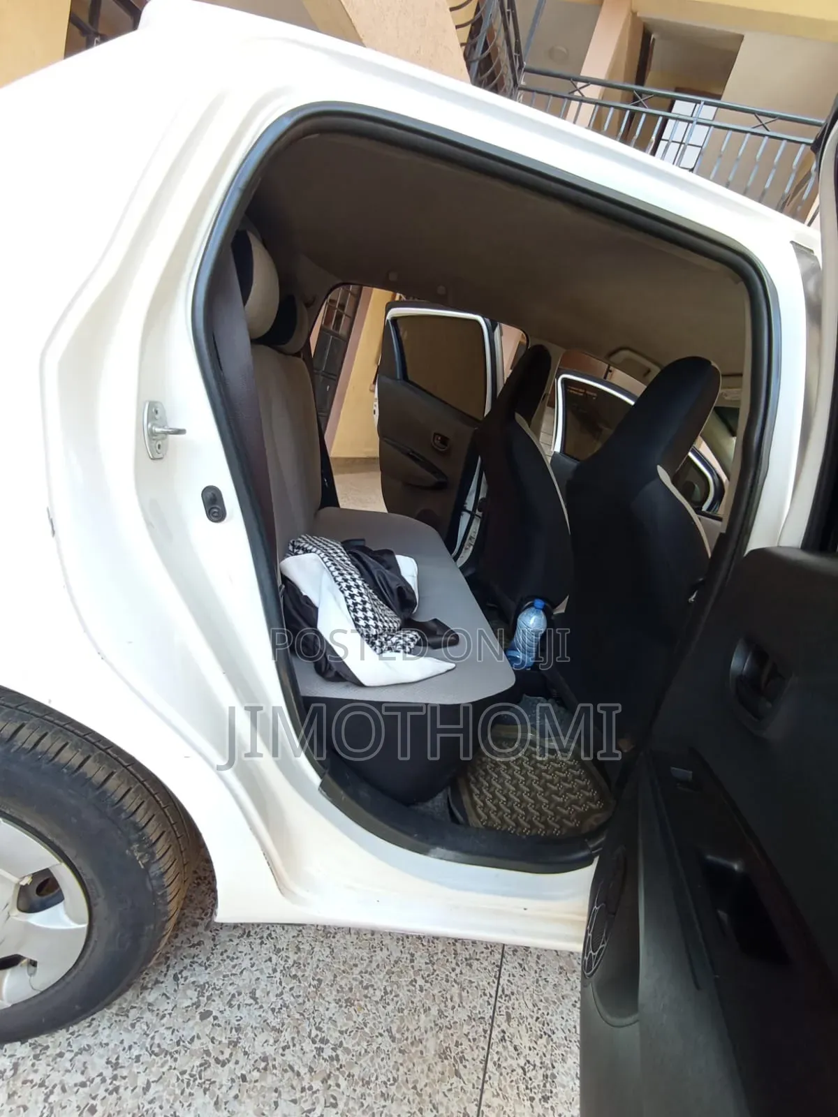 Toyota Vitz 2012 White