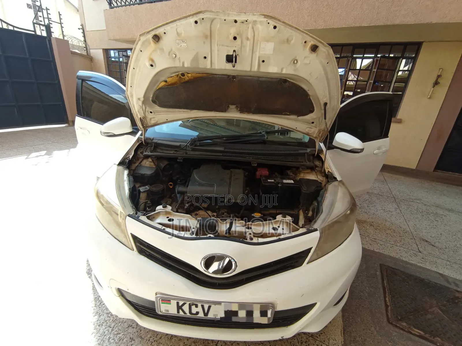 Toyota Vitz 2012 White