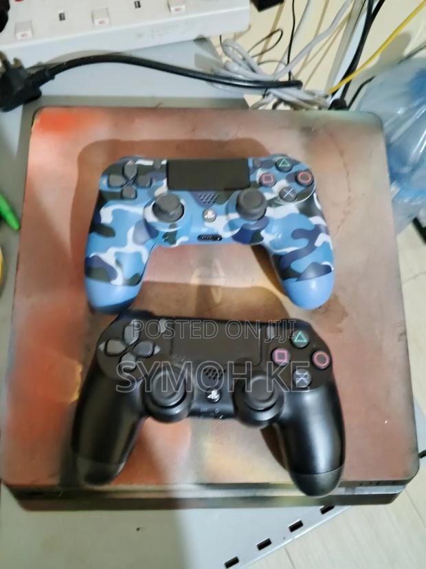 Play Station 4 Slim