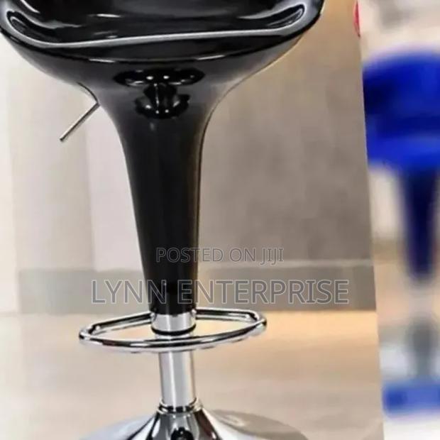 Black Bar Stool With Swivel Seat and Adjustable Height - main view