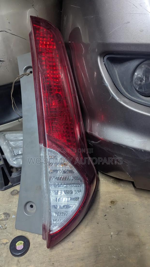 Toyota Passo Sette Backlight - thumbnail 4