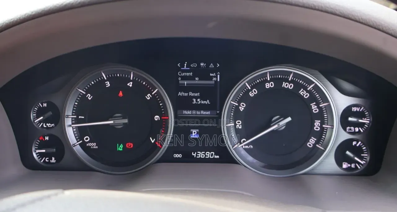 Toyota Land Cruiser 4.6 V8 ZX 2018 Gold