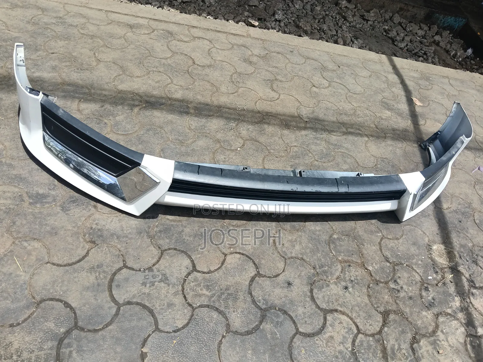 V8 200 Series 2016 Front Bumper Lip