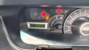 Toyota Voxy 2011 Silver