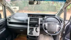 Toyota Voxy 2011 Silver