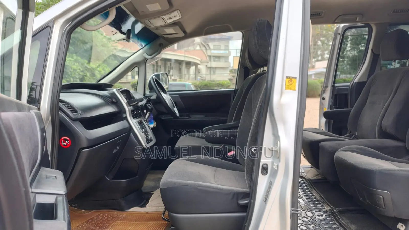 Toyota Voxy 2011 Silver