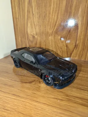 1:24 Scale Dodge Challenger SRT Hellcat Die Cast Car With Pull Effects