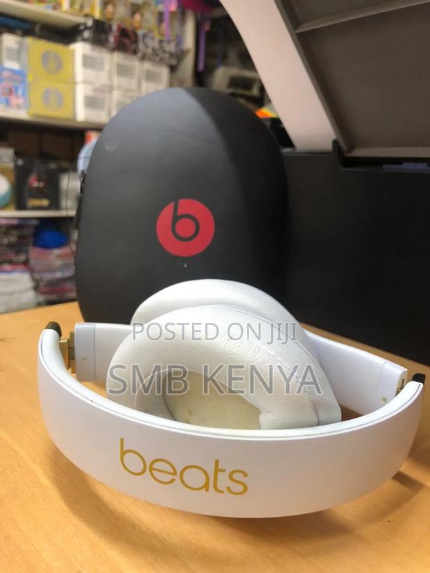 Beat Studio 3 Wireless Bluetooth Headphones - thumbnail 2