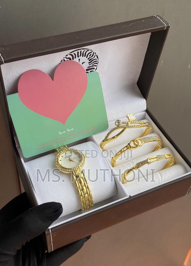 Sleek, Chic, and Uniquely Hers Gift Set - thumbnail 2