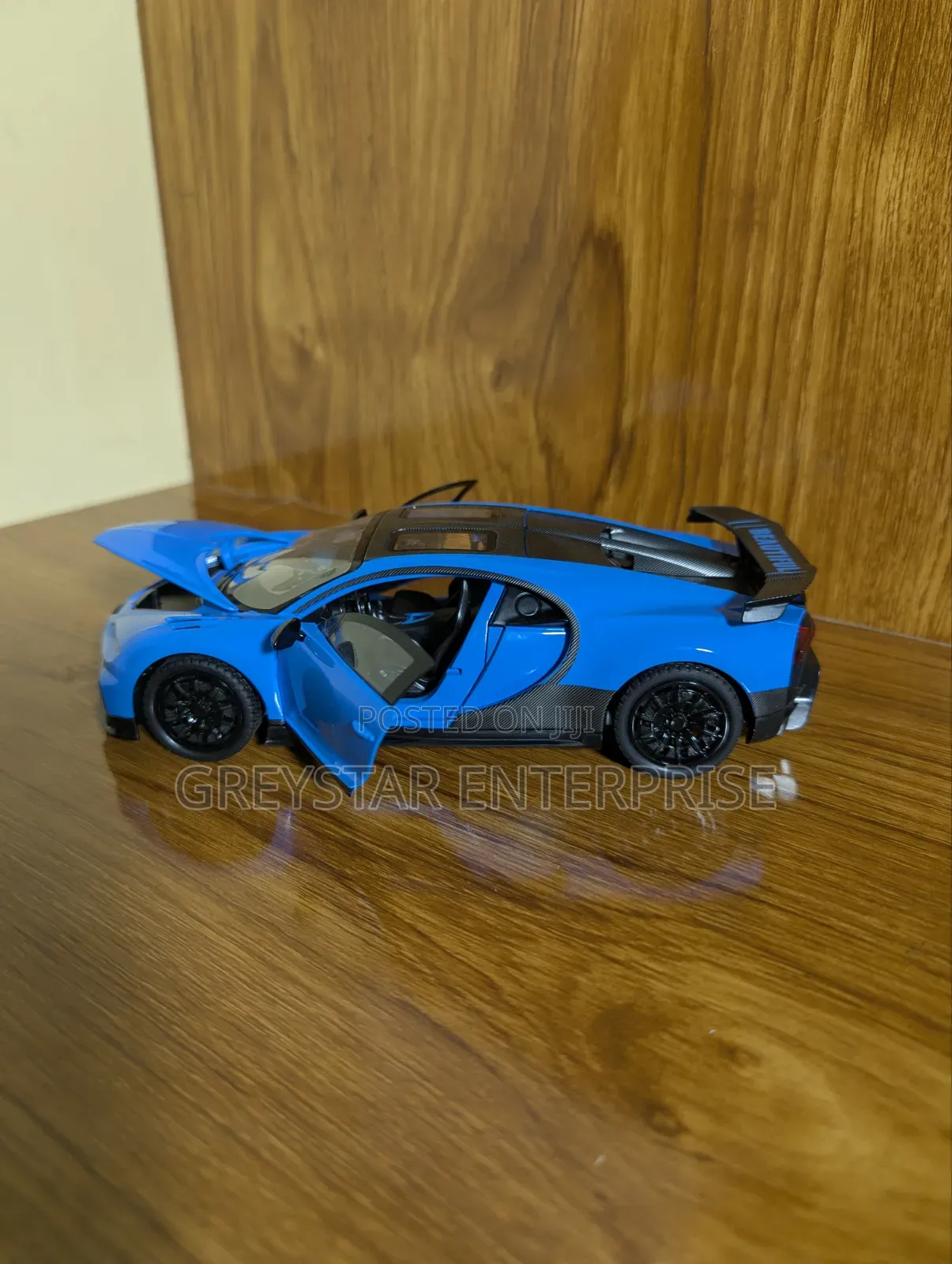Bugatti Chiron Diecast Car Model 1:24 Size Scale Pullback Effect