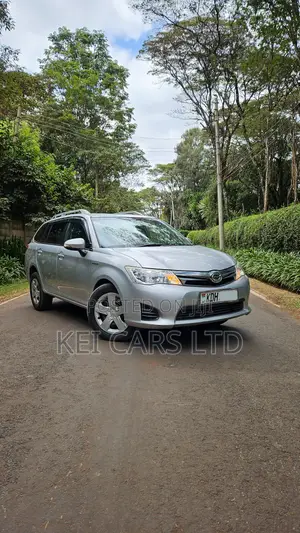 Toyota Corolla Fielder 1.5 Hybrid FWD 2015 Silver