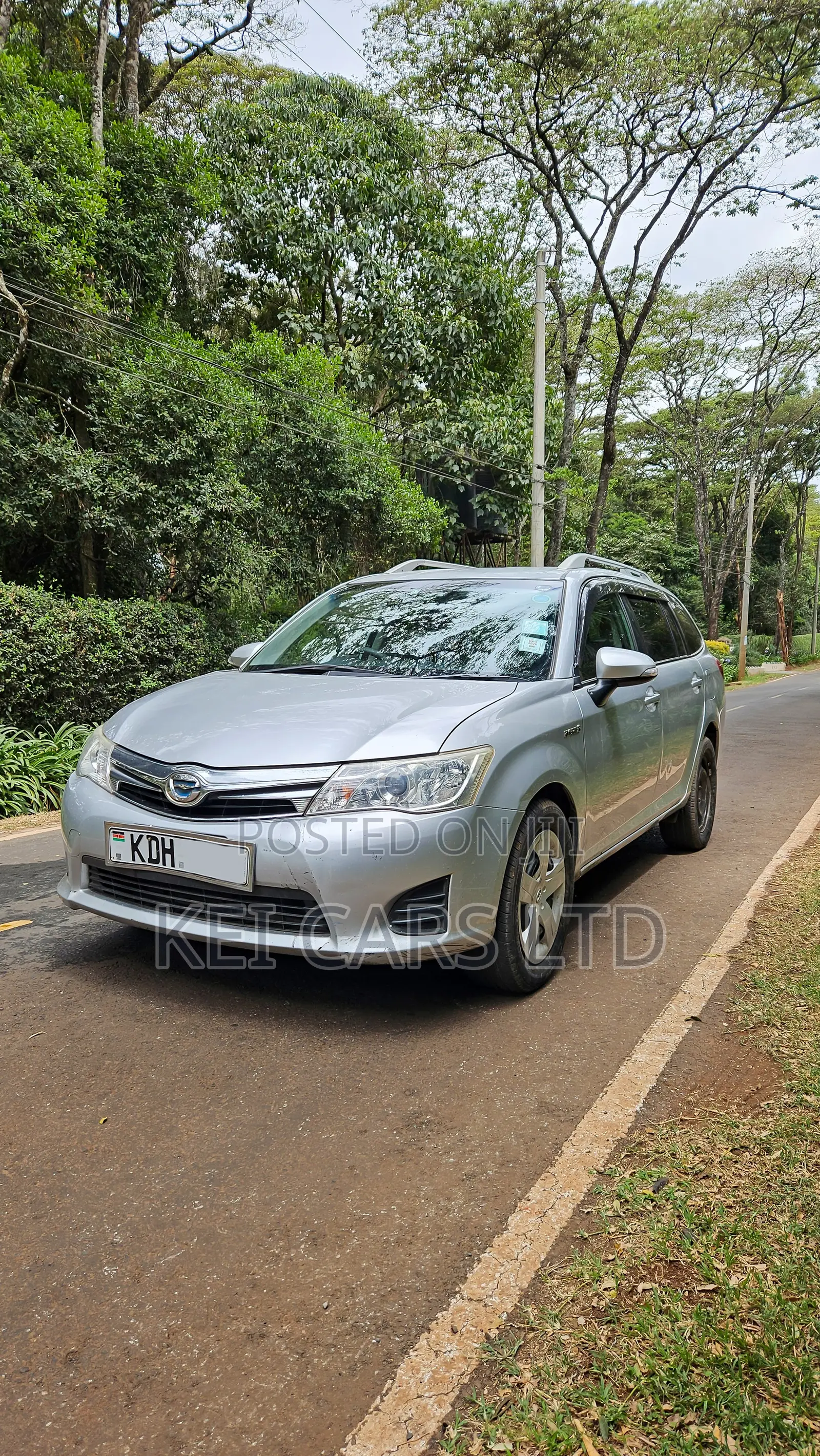 Toyota Corolla Fielder 1.5 Hybrid FWD 2015 Silver