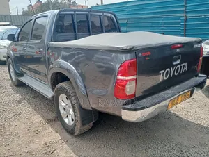 Toyota Hilux 2010 Gray