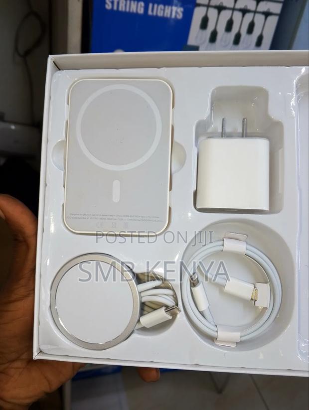 iPhone 14 Pro Accessories Gift Box Set - thumbnail 2