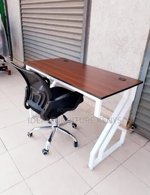 L-Shaped Legs Table With Chairs