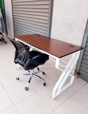 L-Shaped Legs Table With Chairs