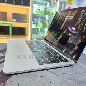Laptop Apple MacBook Pro 2020 16GB Intel Core i7 SSD 1T
