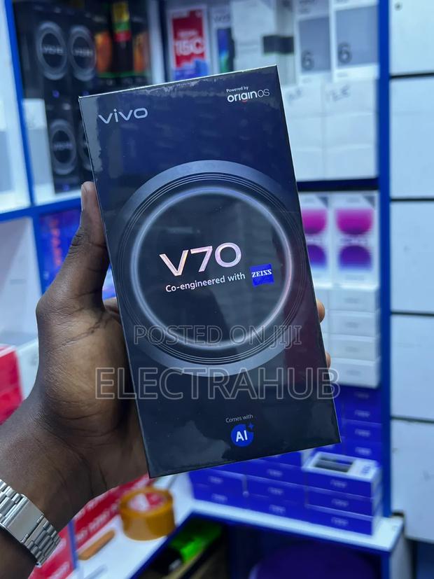 New Vivo V70 256 GB Black - main view