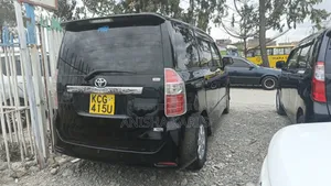 Toyota Noah 2009 Silver