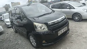 Toyota Noah 2009 Silver