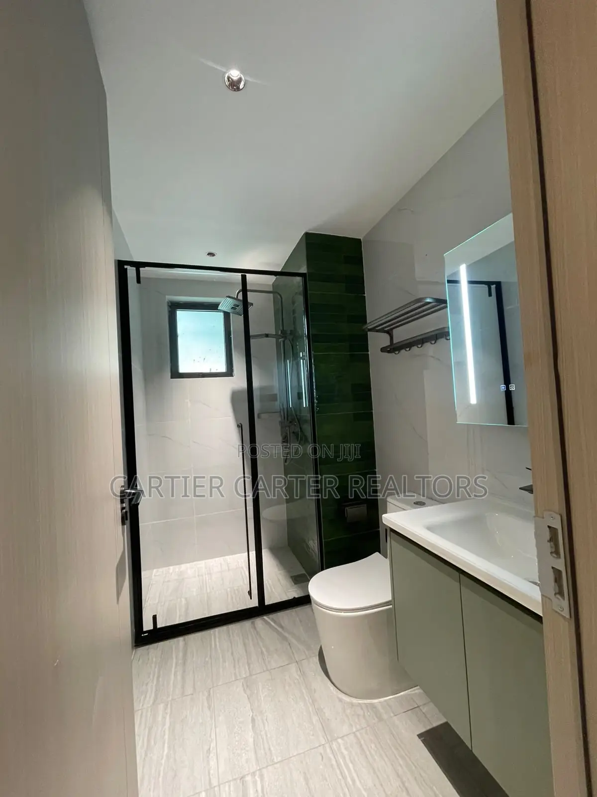 1bdrm Apartment in Gateway Mall Area for sale