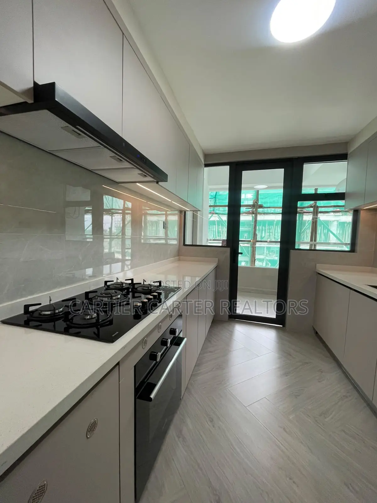 1bdrm Apartment in Gateway Mall Area for sale