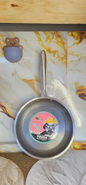 26 Cm Induction Egg Frying Pan/ Honey Comb Induction Egg Frying Pan
