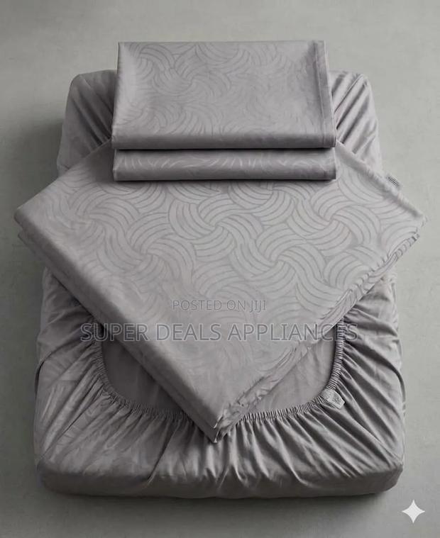 A Set of Pure Cotton Fitted Bedsheet